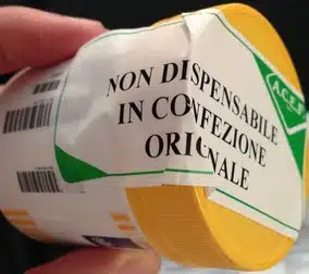 Le Farmacie non possono dispensare la Cannabis direttamente nei flaconi originali